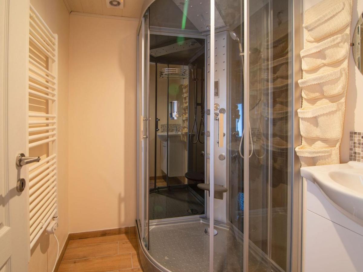 Very Spacious House With Sauna Spa And Countryside Views Гуви Экстерьер фото