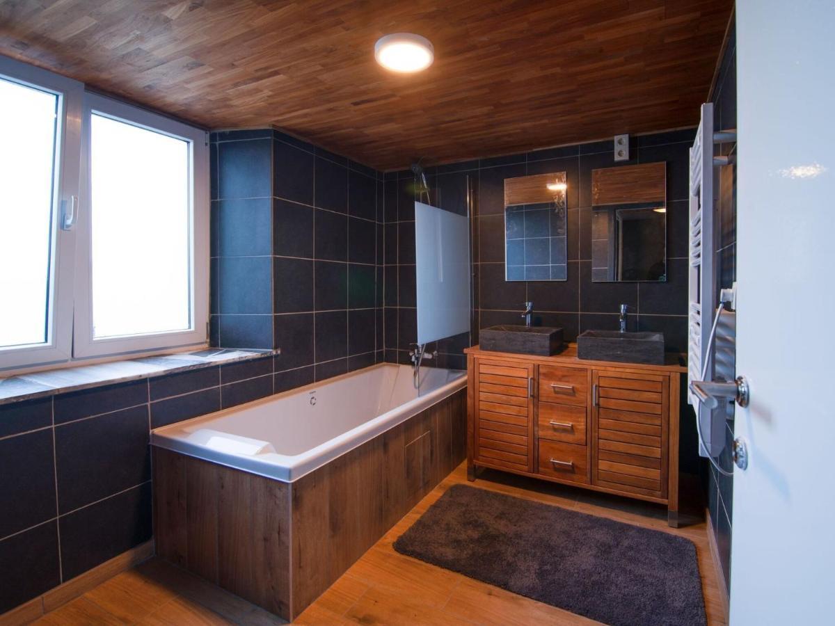 Very Spacious House With Sauna Spa And Countryside Views Гуви Экстерьер фото